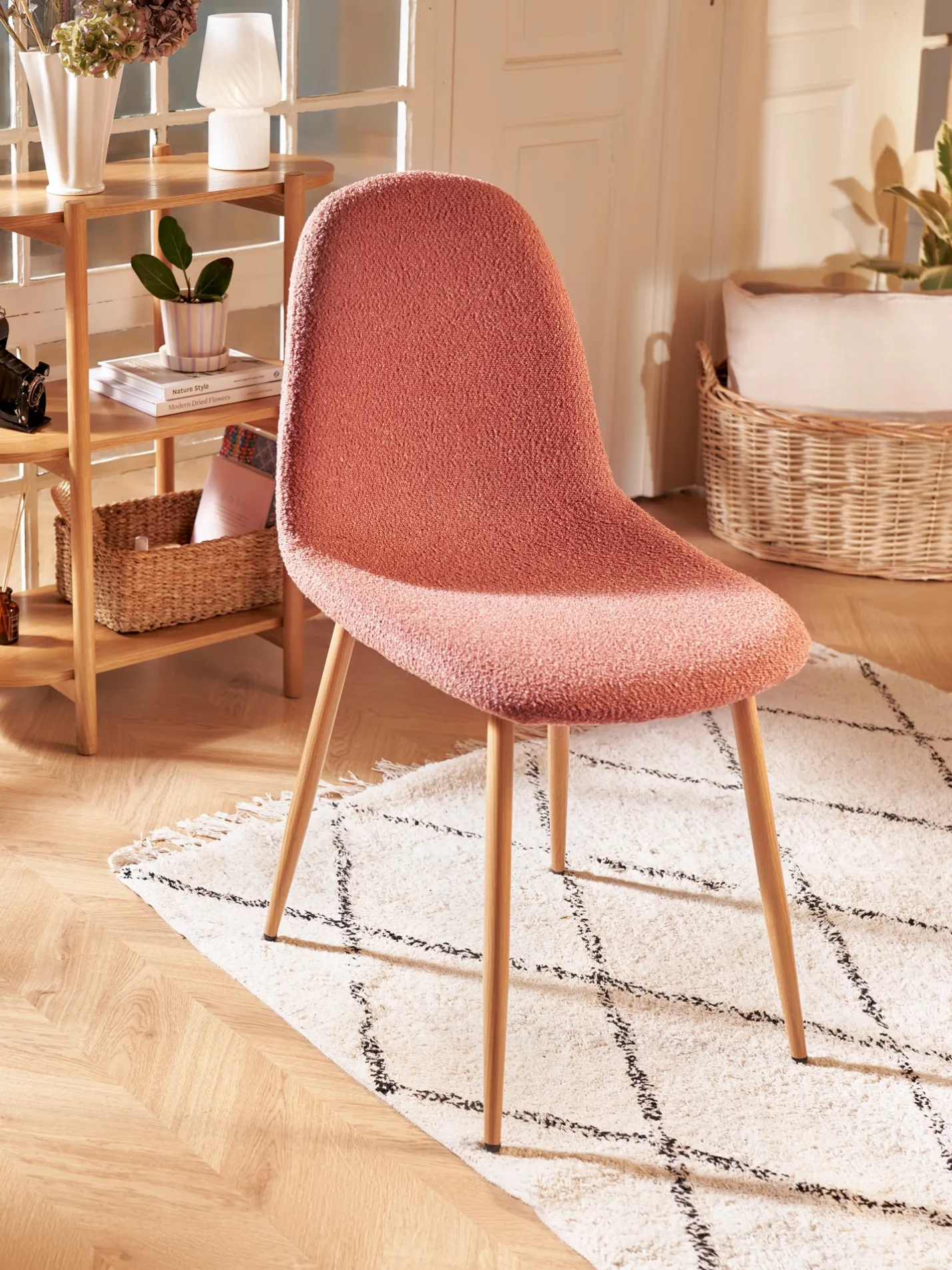 Discount Søstrene Grene Schweiz Bouclé-Stuhl Rose